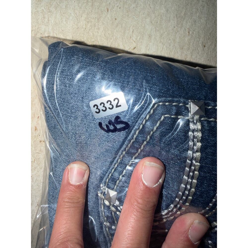 Cato women’s raw hem blue jeans short with studded on side split - Picture 14 of 16